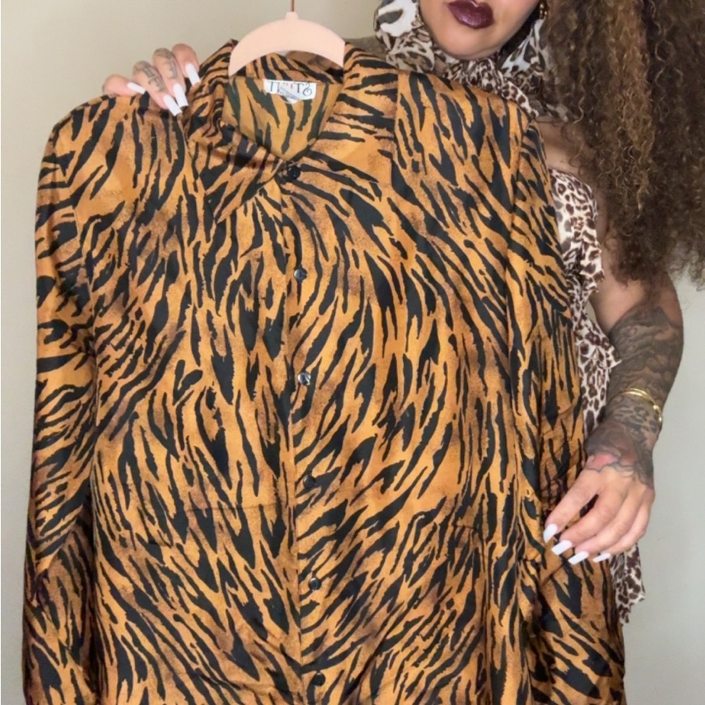 ❎SOLD❎ Vintage 100% Silk Animal Print Button-Up Shirt by Stunt